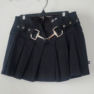 Pleated black skirt